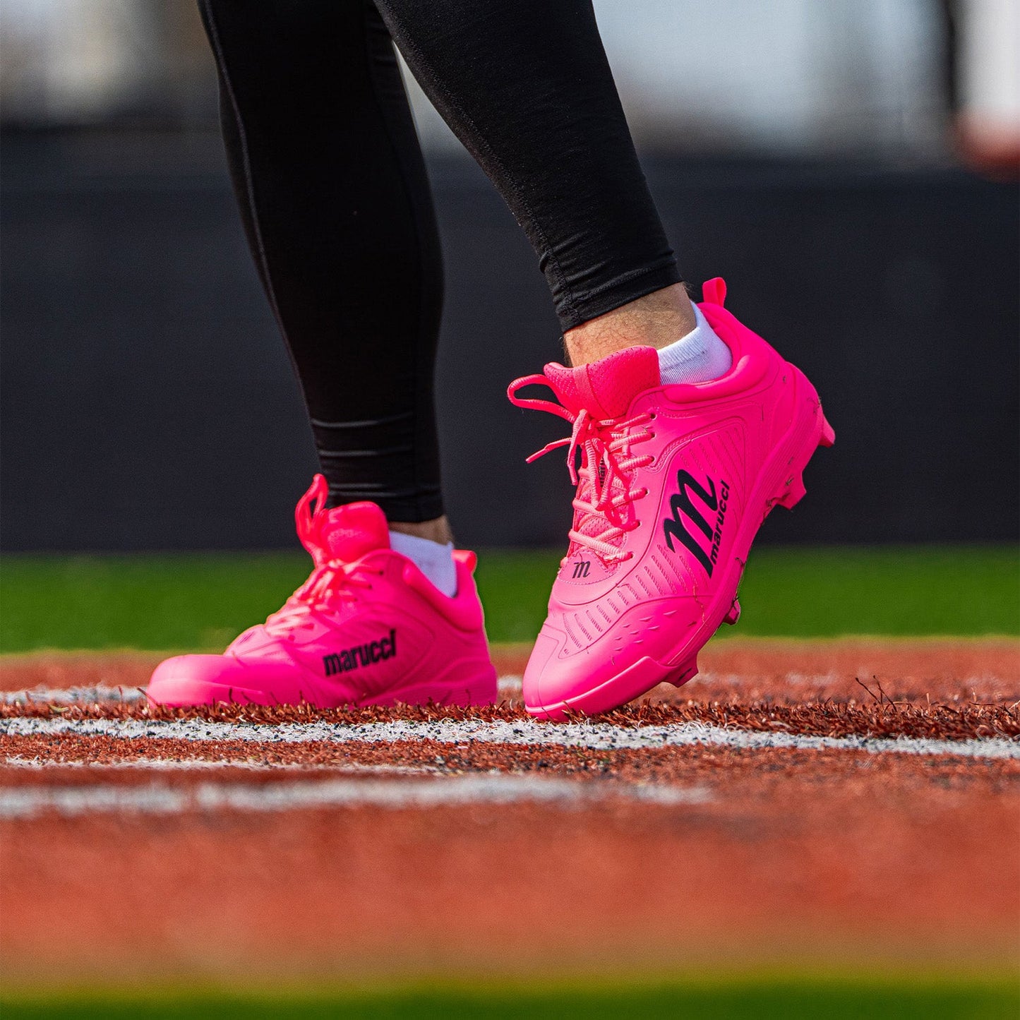 CFT Low Molded Highlighter Baseball Cleats