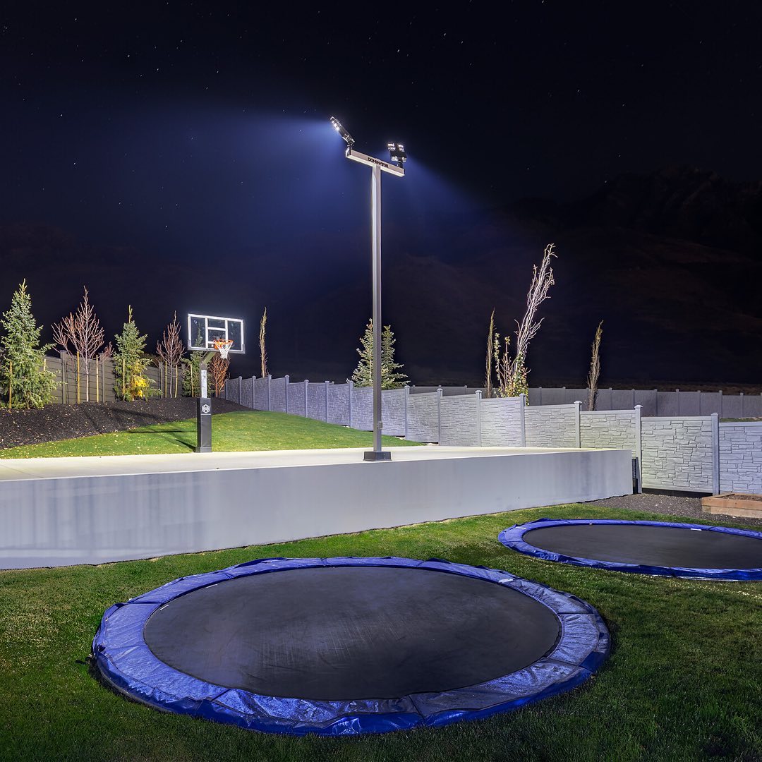 Dominator Basketball Court Light – Full Assembly