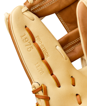 Wilson Men's 2026 A2000 Classics Series 1975 11.75" Infield Baseball Glove