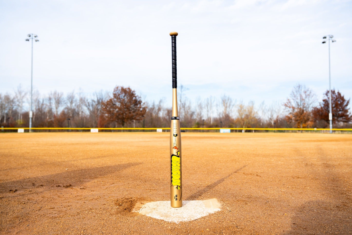 2025 Victus Beacon Gold USSSA Slowpitch Softball Bat - VSPBG2YU
