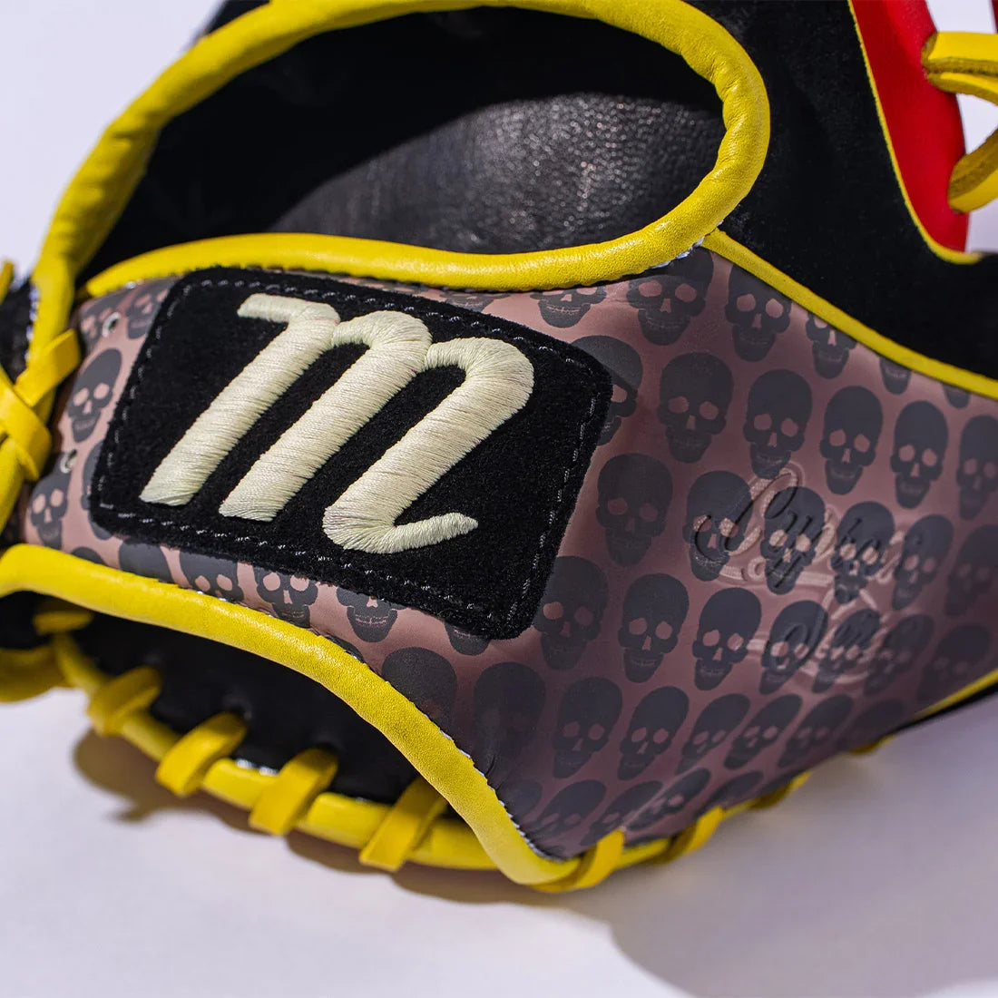 Marucci Nightshift Hot Head 11.50" Baseball Glove: MFGNTSHFT0406
