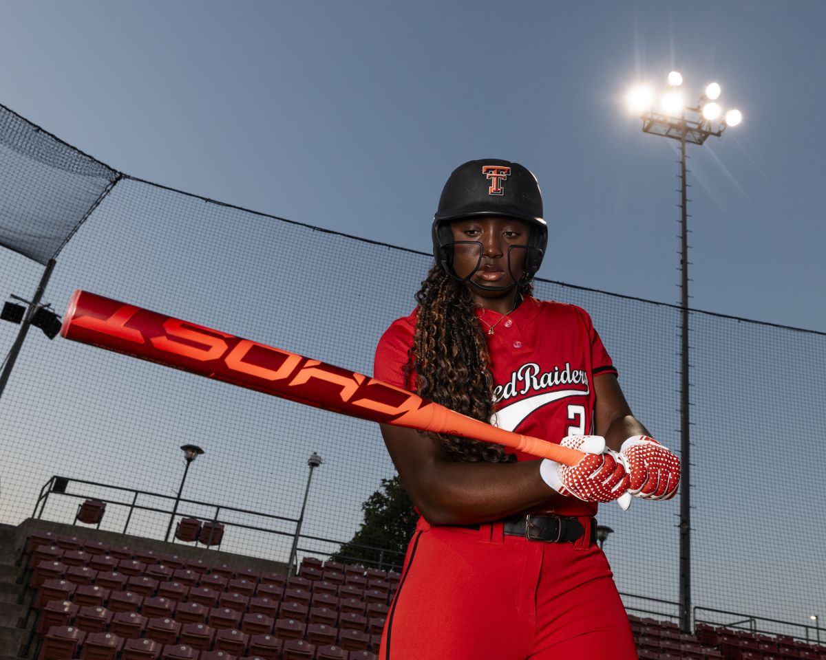2026 Easton Ghost Advanced (-11) Fastpitch Softball Bat: EFP6GHAD11