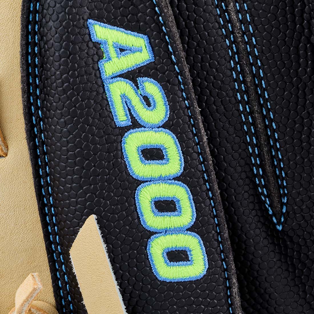 2027 Wilson A2000 M23SS 33.5" Baseball Catcher's Mitt: WBG06201RT335
