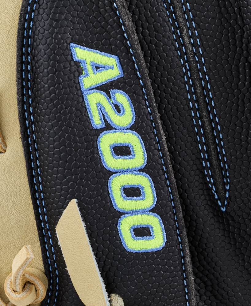 Wilson A2000 M23SS 33.5" Baseball Catcher's Mitt: WBG06201RT335