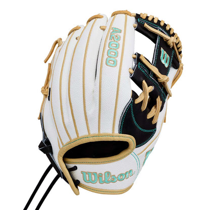 2027 Wilson A2000 H12SS 12" Infield Fastpitch Glove: WBG06701RT12