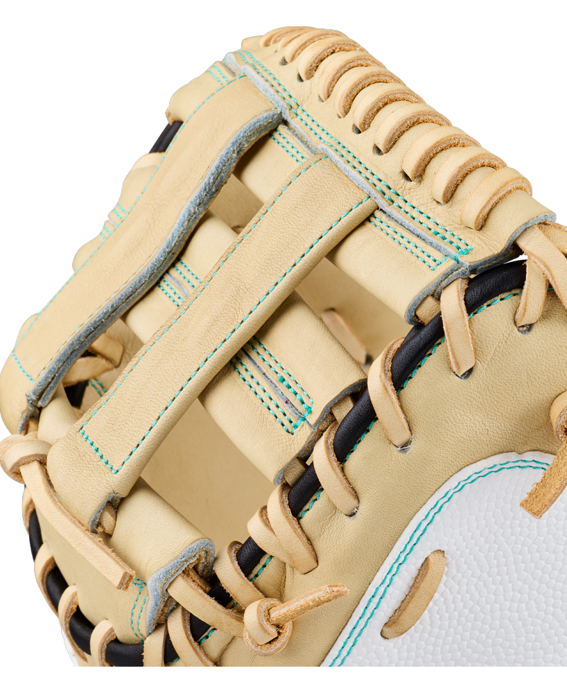 Wilson A2000 FPCM23SS 34" Fastpitch Catcher's Mitt: WBG07301RT34