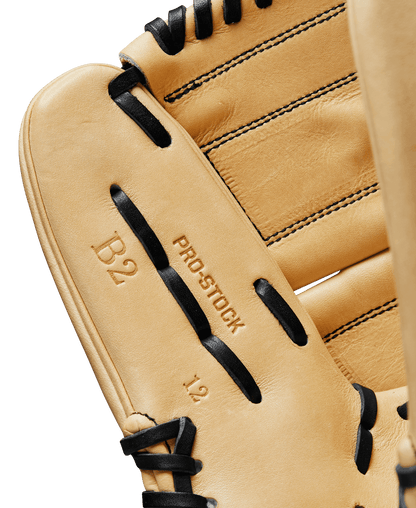 2024 Wilson A2000 B2 12" Pitcher's Baseball Glove: WBW10138912