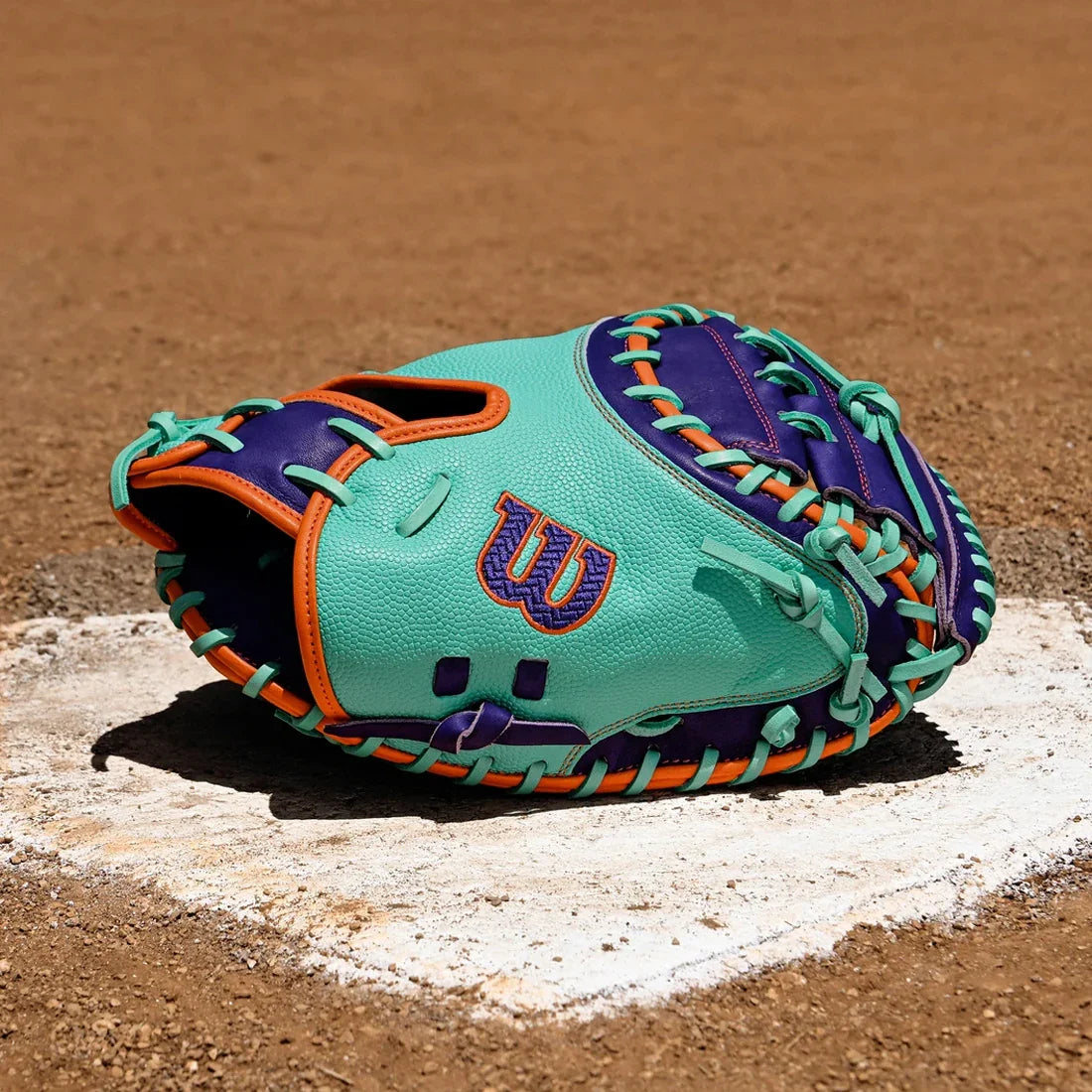 Wilson A2000 CM33SS 33" Winter Collection Catcher's Mitt: WBW10394233