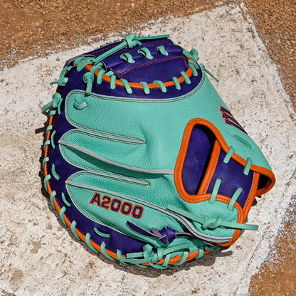 Wilson A2000 CM33SS 33" Winter Collection Catcher's Mitt: WBW10394233