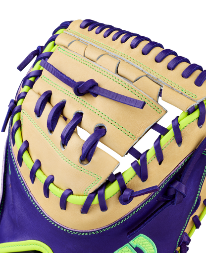 Wilson A2000 FPCM23 34" Fastpitch Catcher's Mitt: WBW10423934