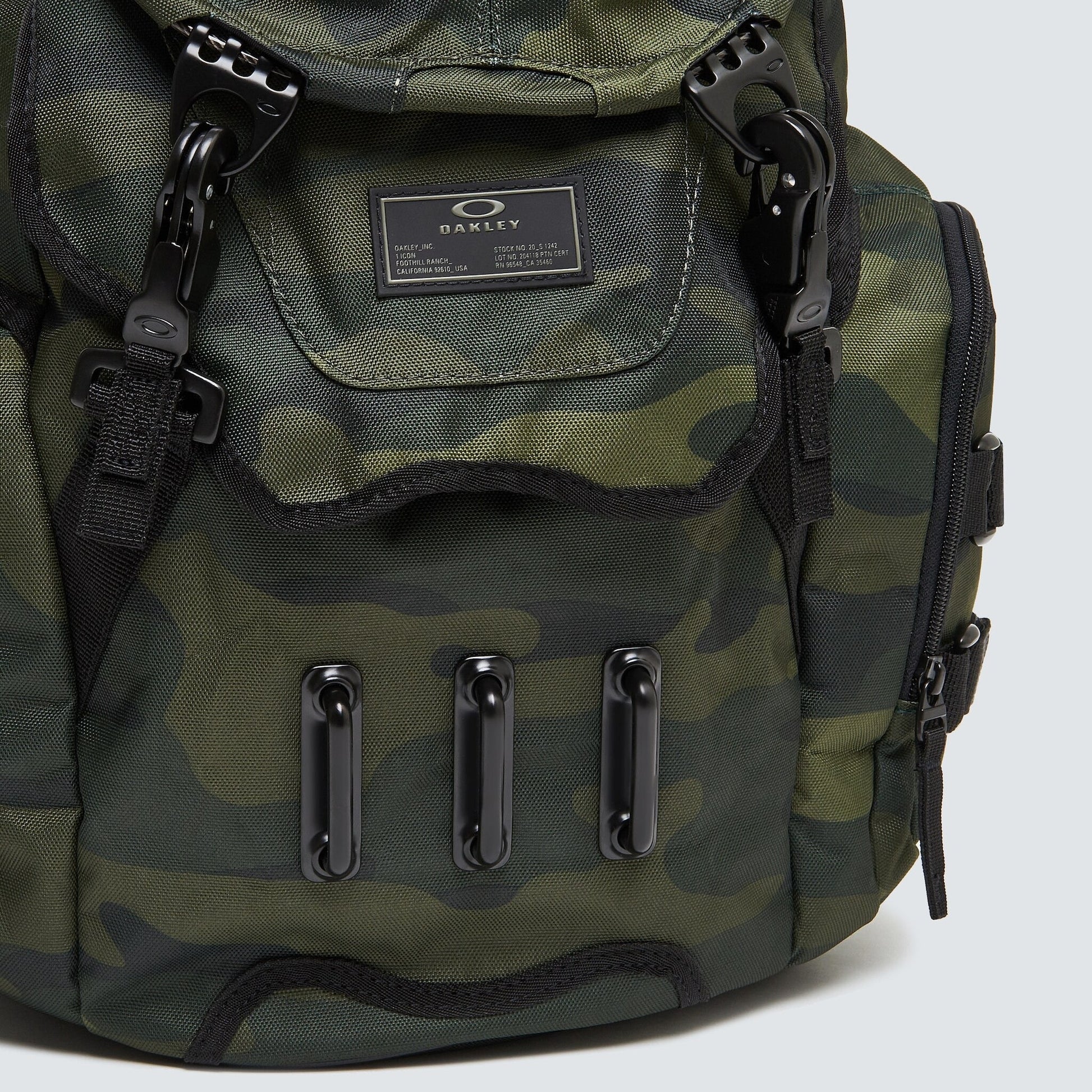 Oakley Bathroom Sink Bag