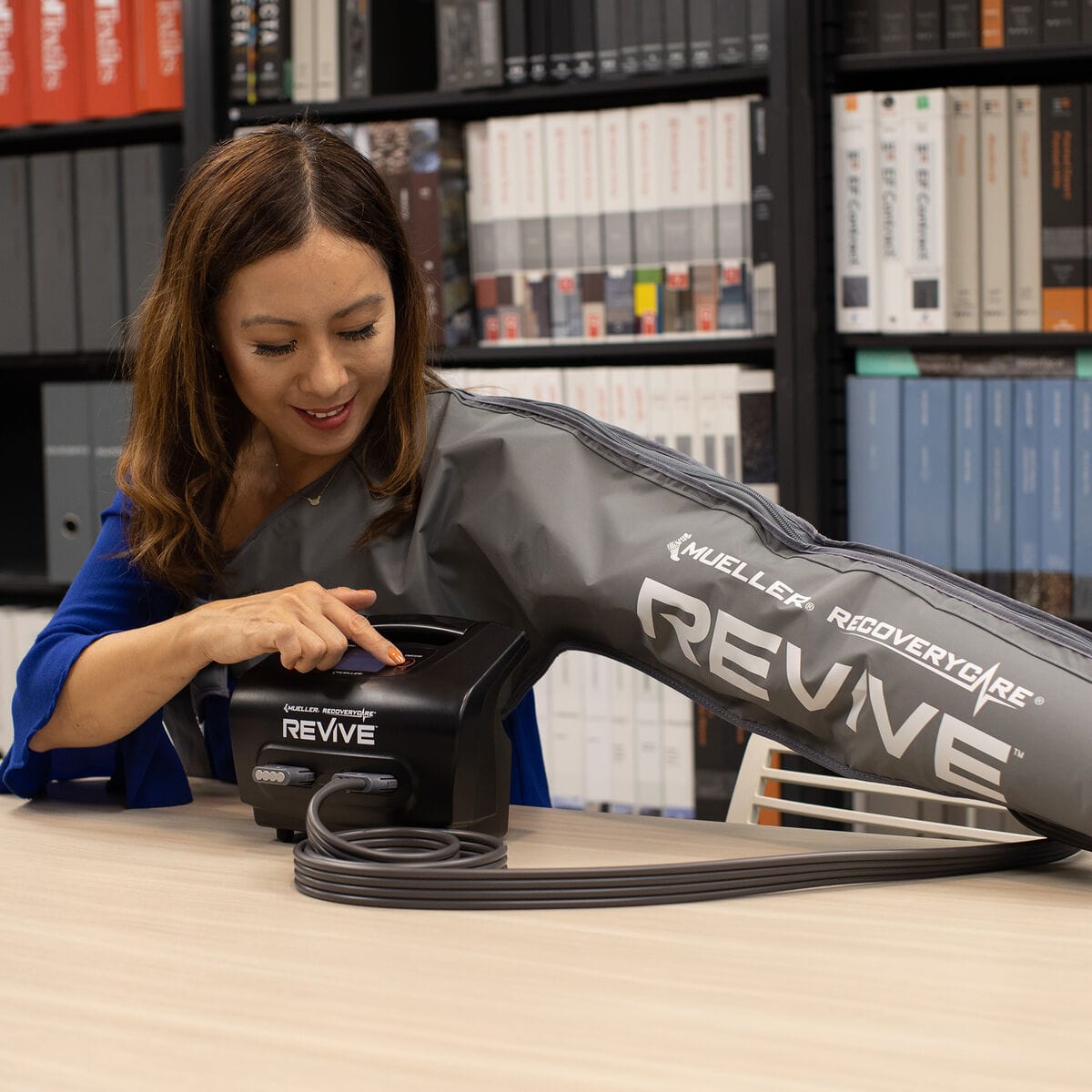 Mueller REVIVE Compression Arm Sleeve RG500