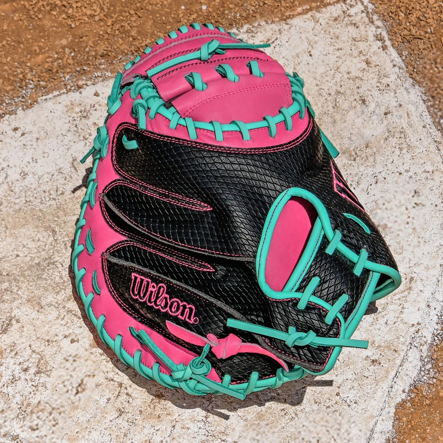 Wilson A1000 CM33 SuperSnakeSkin 33" Catcher's Baseball Glove
