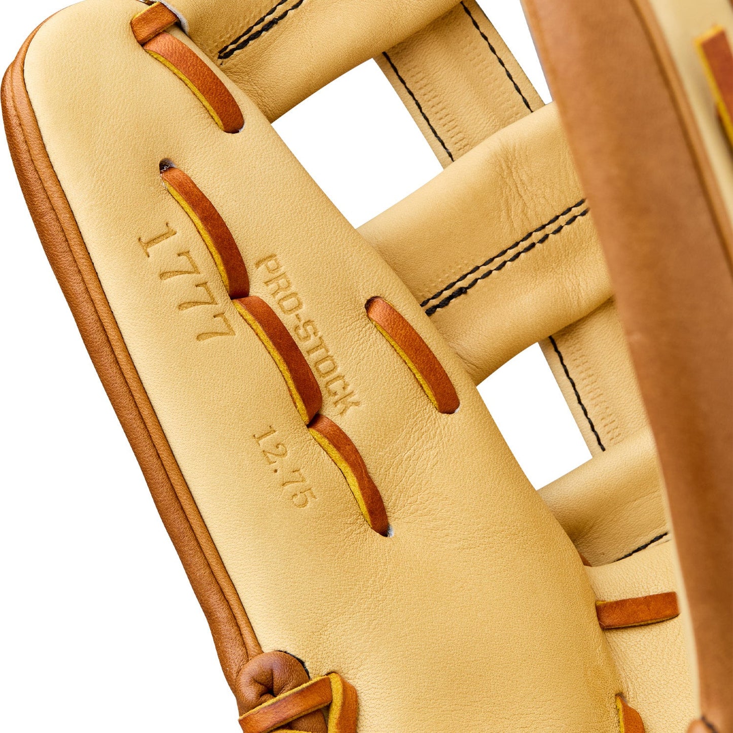 Wilson 2026 A2000 Classic 1777 Blonde Tan 12.75'' Baseball Glove